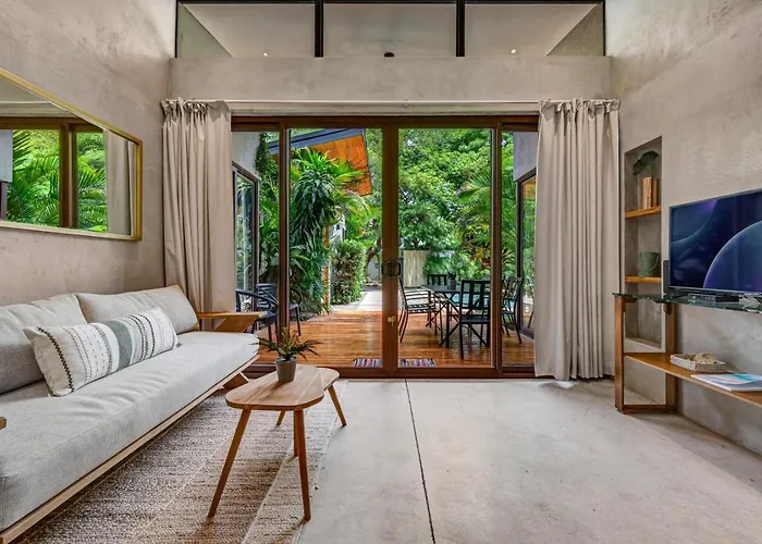 Modern Jungle Retreat W Detached Guest Near