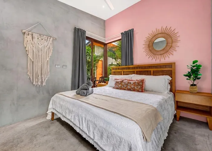 Modern Jungle Retreat W Detached Guest Near