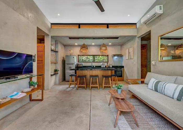 Modern Jungle Retreat W Detached Guest Near *
