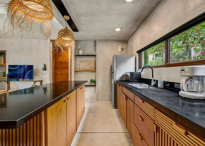 Modern Jungle Retreat W Detached Guest Near Ferienhaus Tamarindo