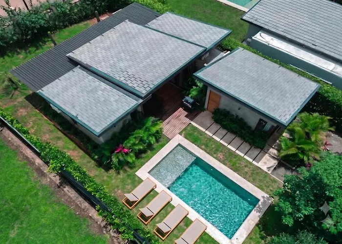 Ferienhaus Modern Jungle Retreat W Detached Guest Near